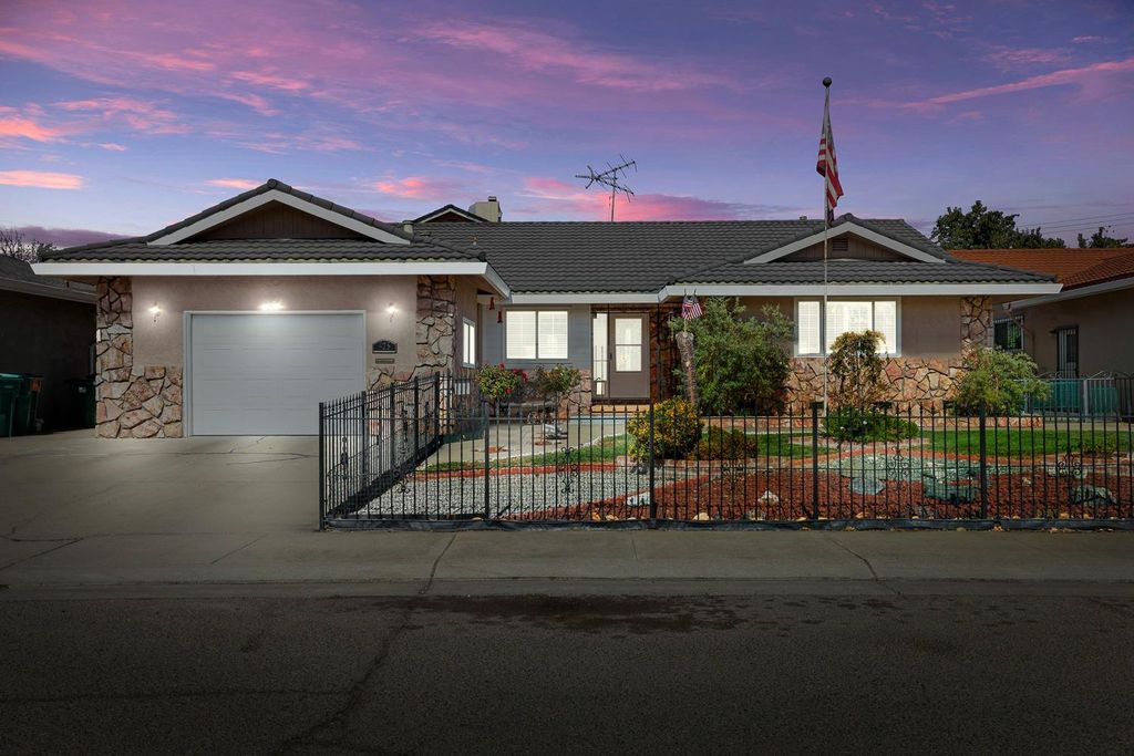 425 E Fargo St, Stockton, CA 95204