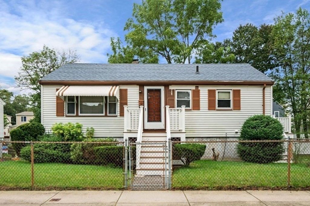 55 Wachusett St, Hyde Park, MA 02136