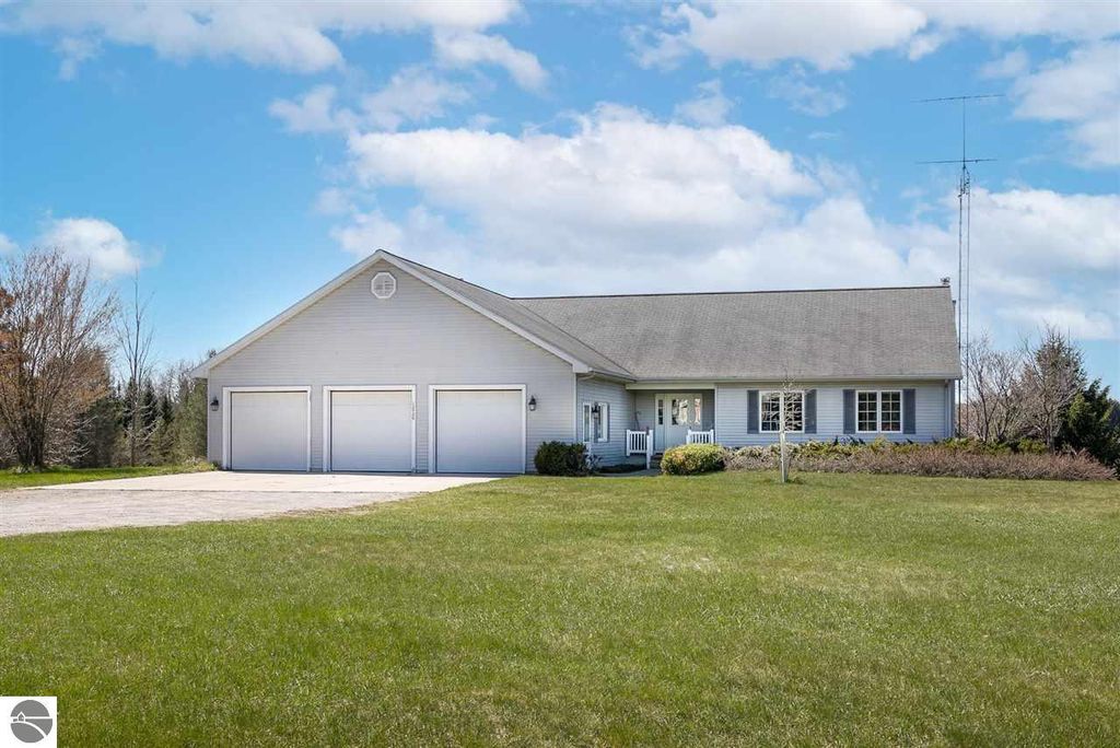 12426 S Maple City Rd, Maple City, MI 49664 Trulia
