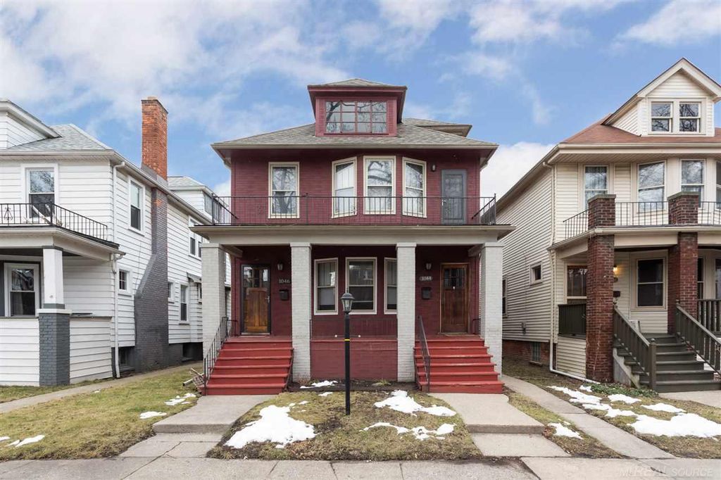 1044 Wayburn St, Grosse Pointe, MI 48230