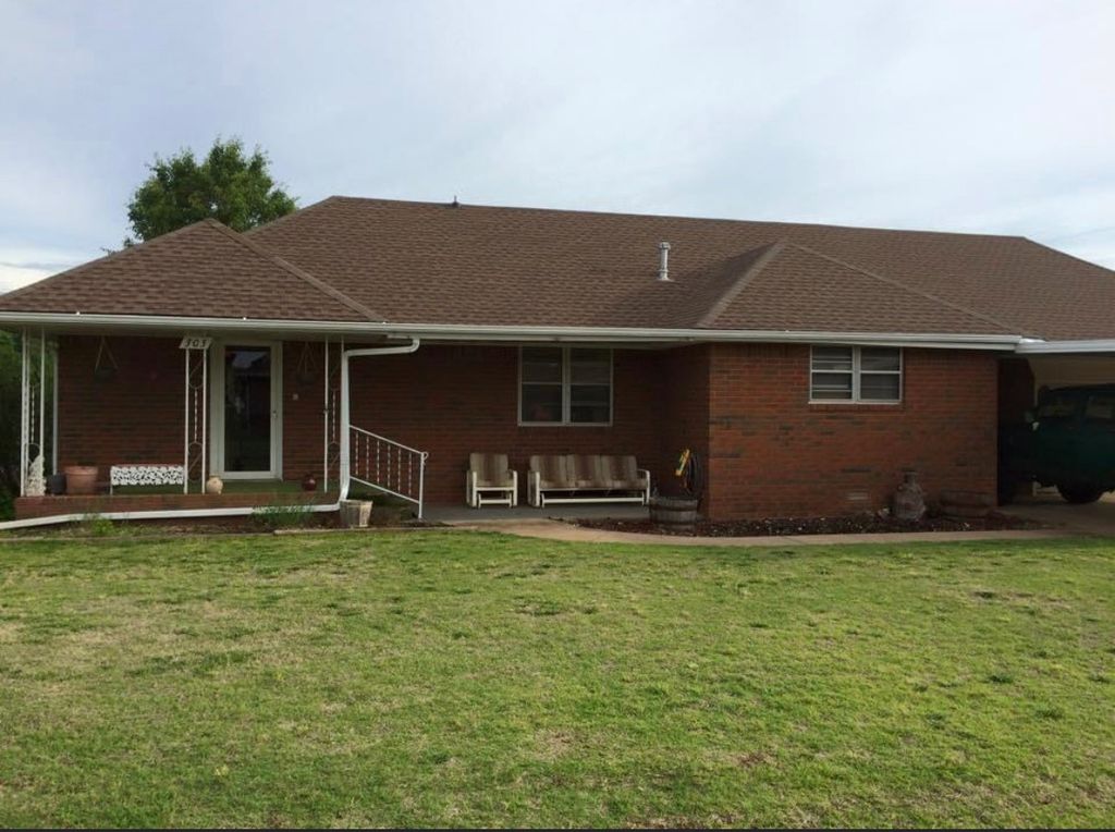 303 E McAllister St, Seiling, OK 73663