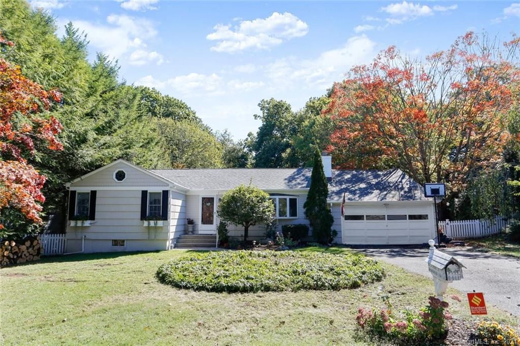 175 Godfrey Rd, Fairfield, CT 06825