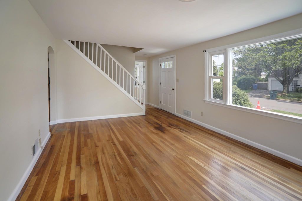 58 Knob Hill Dr, Hamden, CT 06518