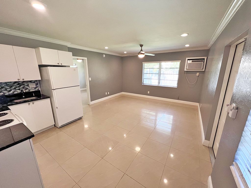 831 NE 14th Ct #4, Fort Lauderdale, FL 33304