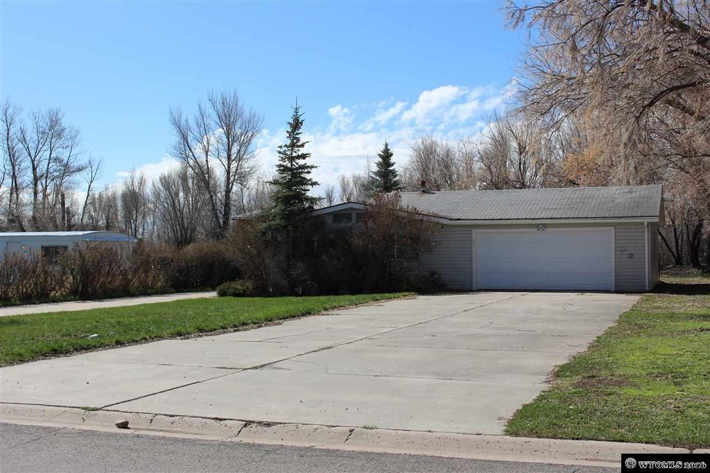 570 Evergreen Dr, Mountain View, WY 82939