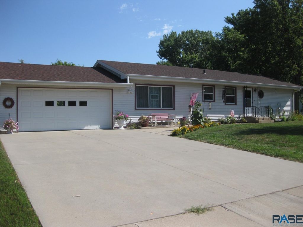 200 E 1st St, Colton, SD 57018 Trulia