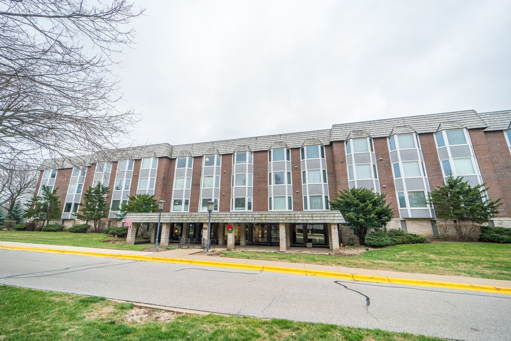 201 Thames Pkwy #1E, Park Ridge, IL 60068