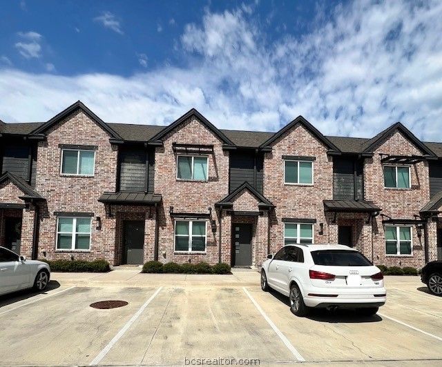 1451 Associates Ave #203, College Station, TX 77845