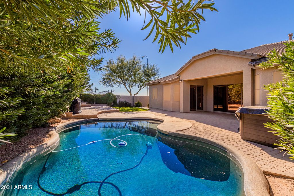 6993 S Roger Way, Chandler, AZ 85249