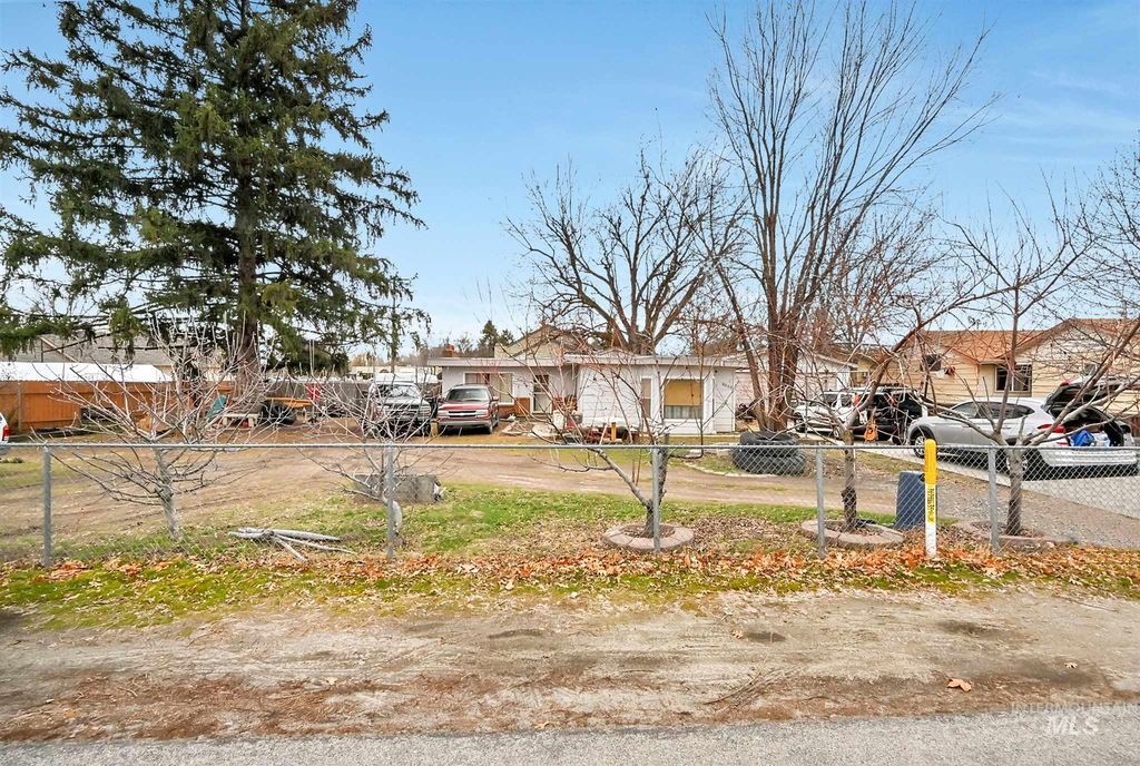 3823 W Glendale St, Boise, ID 83703