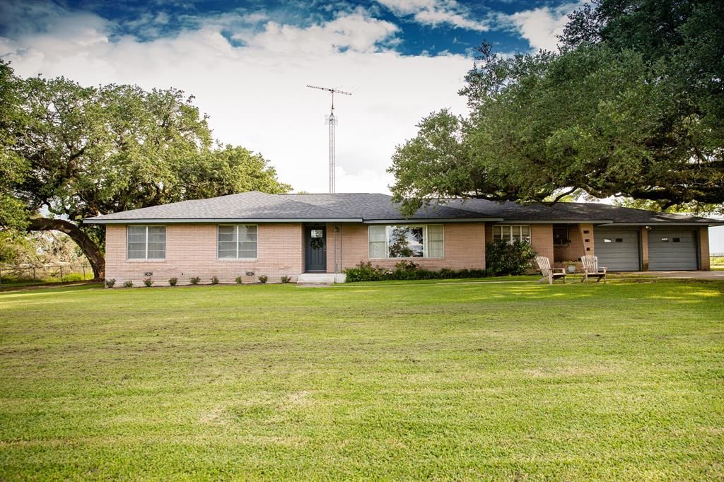 6673 Old Mill Creek Rd, Brenham, TX 77833