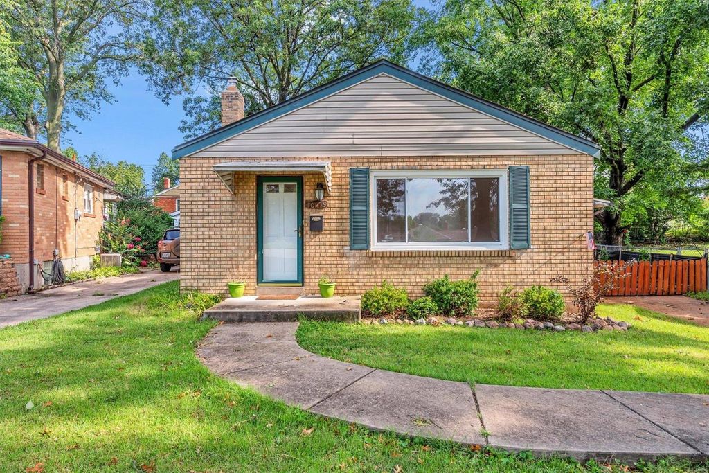 10219 Burdeau Ln, Saint Louis, MO 63114