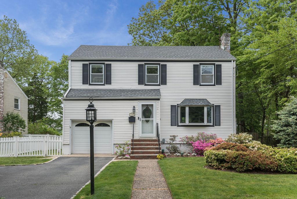 420 Ridge Rd, Cedar Grove, NJ 3 Bed, 2 Bath SingleFamily Home 25