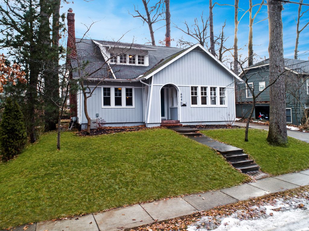 604 Sunset Ln, East Lansing, MI 4 Bed, 2 Bath SingleFamily Home 56