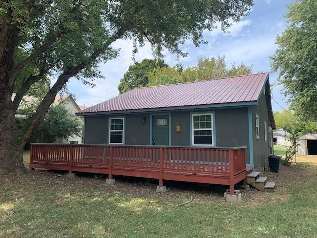 914 S Broadway St, Grove, OK 74344