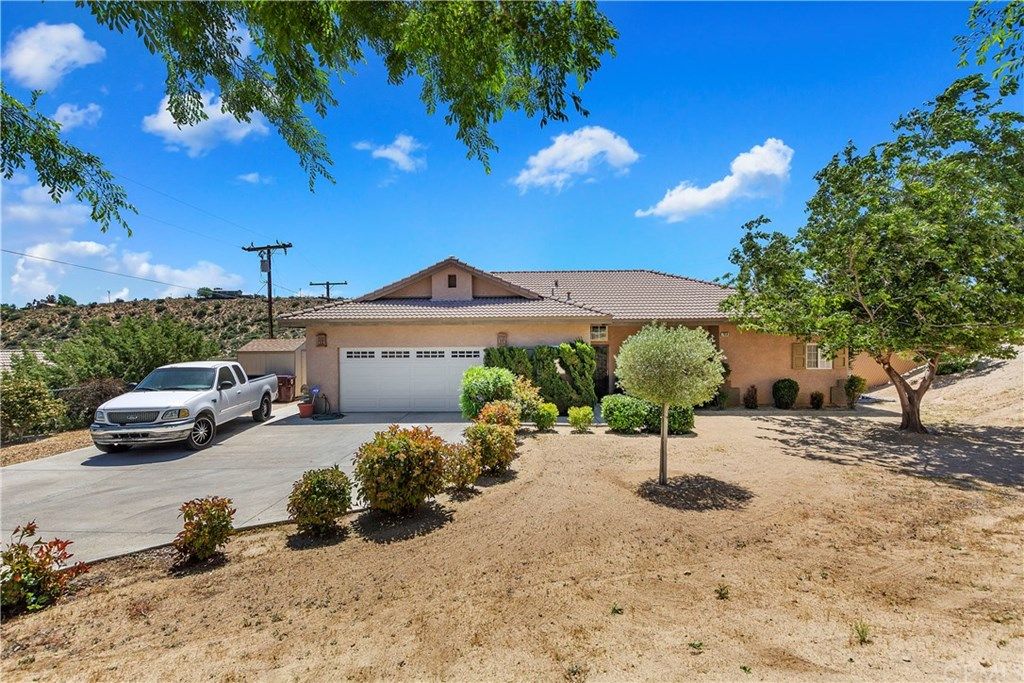 7656 Rockaway Ave, Yucca Valley, CA 3 Bed, 3 Bath Single