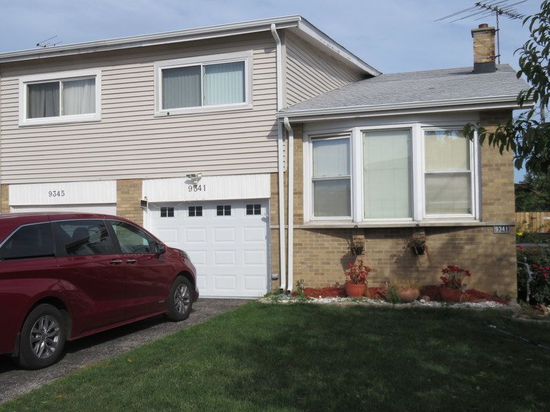 9341 Cedar Ln, Des Plaines, IL 60016