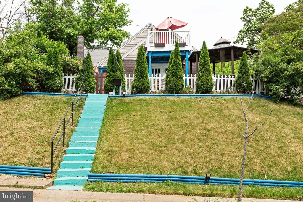6910 Barton Rd, Hyattsville, MD 20784