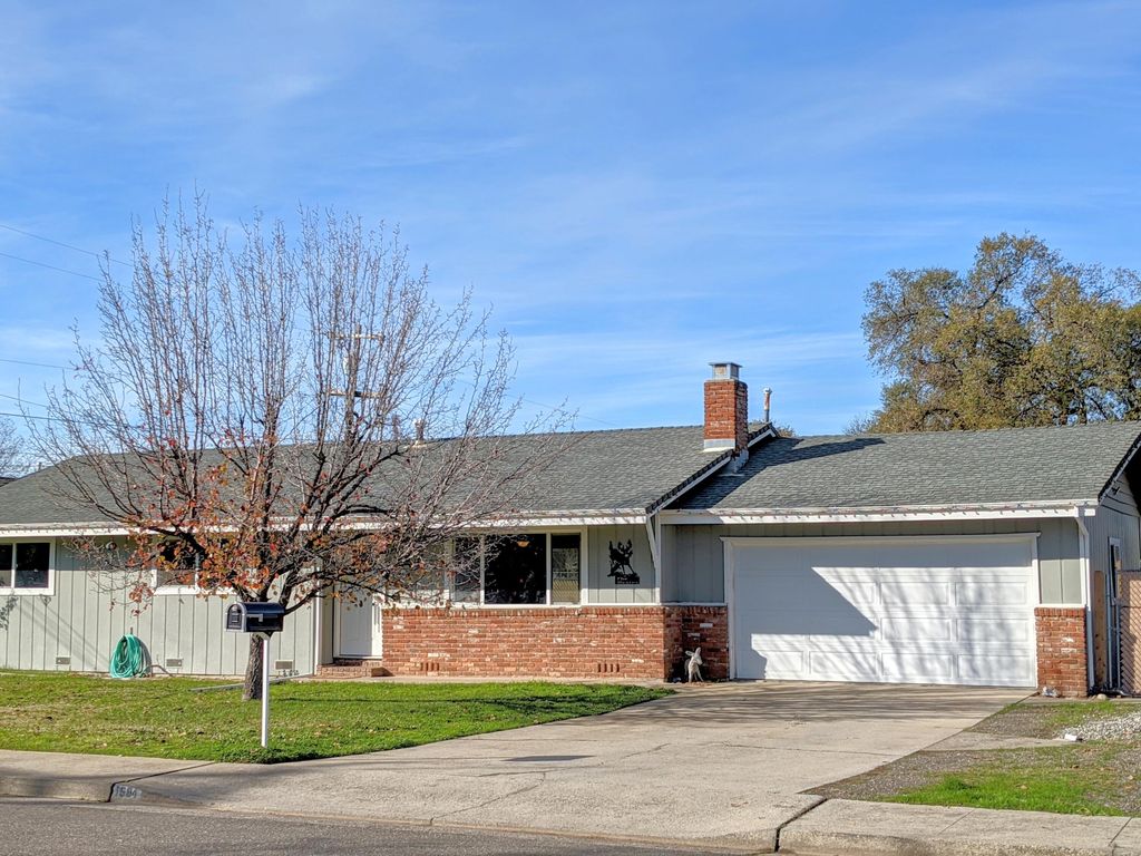 1594 Diamond St, Anderson, CA 96007