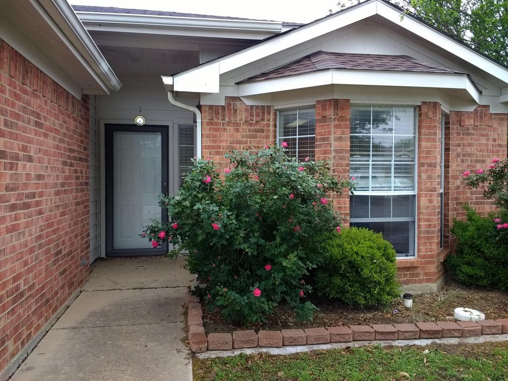 2308 Cap Rock Ln, Fort Worth, TX 76133