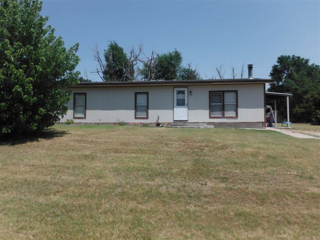 219 W Elm St, Bucklin, KS 67834