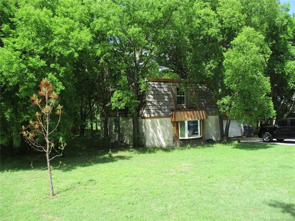 221 Meadow Rd, Ardmore, OK 73401