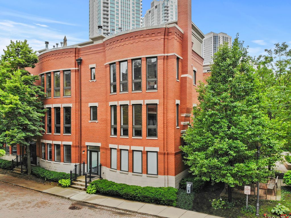 446 N Canal St, Chicago, IL 60654