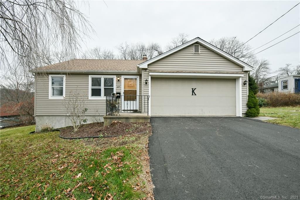 27 Buckwood Ave, Waterbury, CT 06704