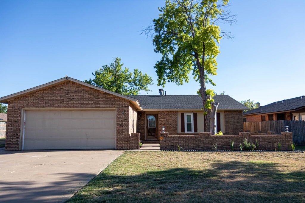 3903 Sides Dr, Plainview, TX 79072
