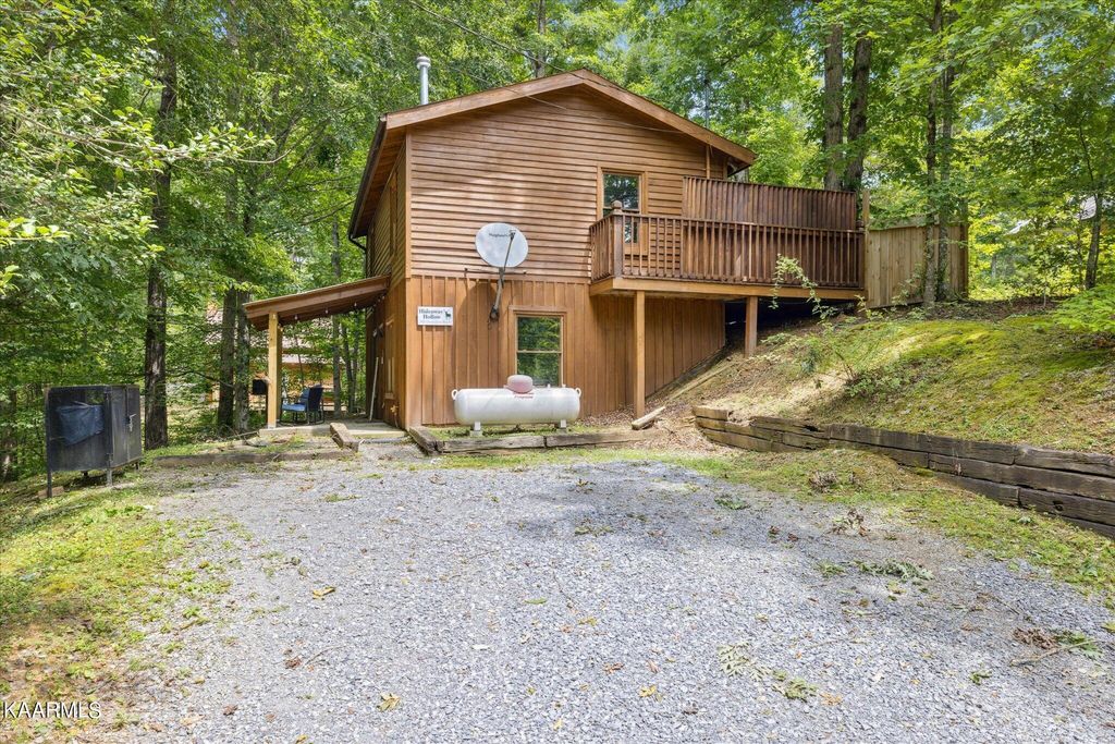 1921 Charles Lewis Way, Sevierville, TN 37876