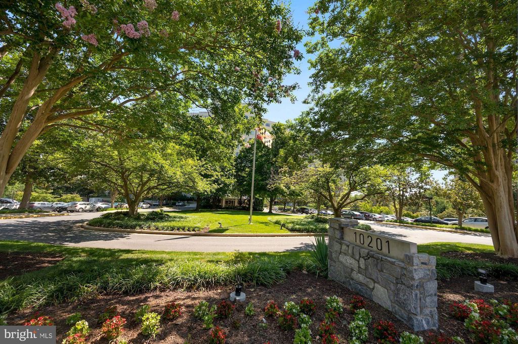 10201 Grosvenor Pl #426, Rockville, MD 20852