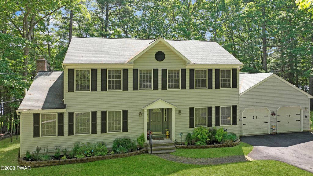 152 Mulberry Dr, Milford, PA 18337