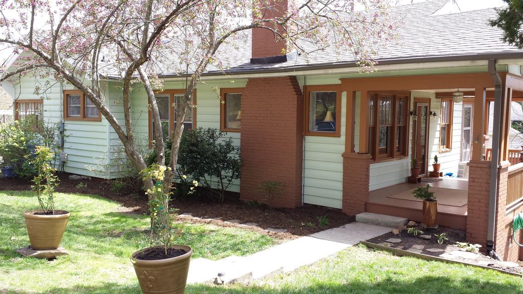 39 Sherwood Rd, Asheville, NC 28803