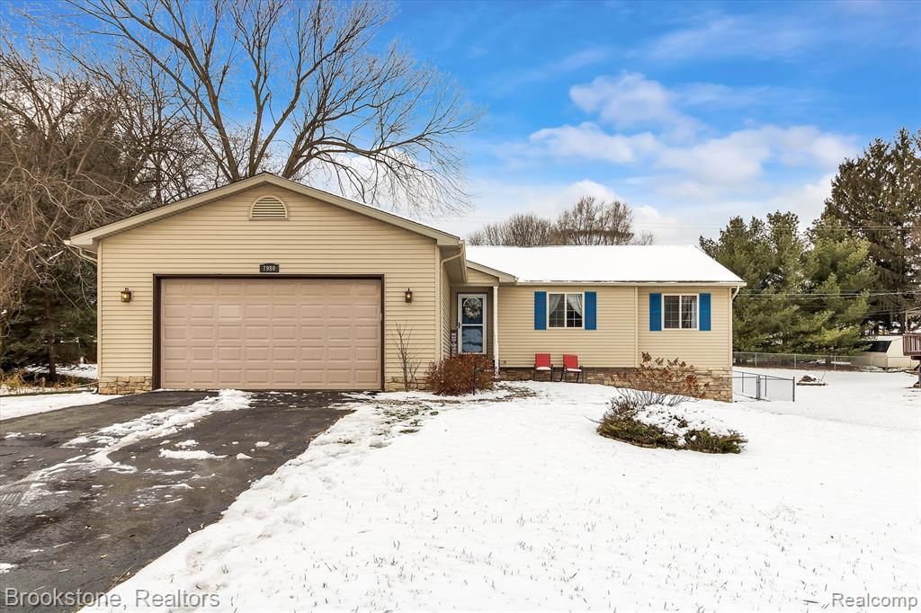 7980 Walters Dr, Laingsburg, MI 48848