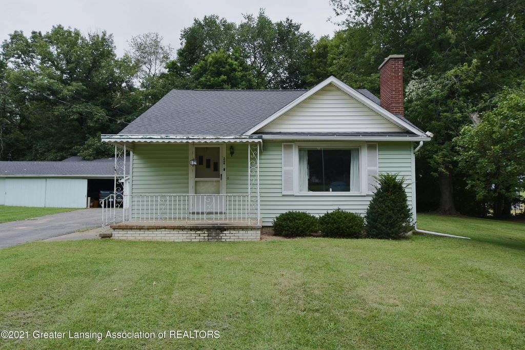224 Kuhn St, Gregory, MI 48137