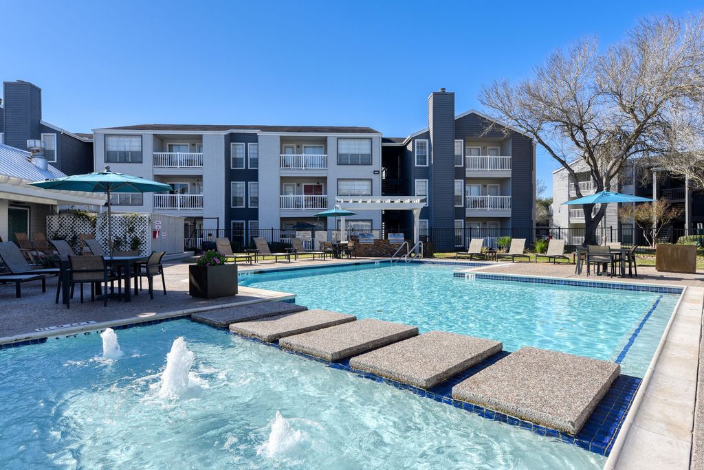 Veranda Apartments - 6433 S Staples St, Corpus Christi, TX 78413