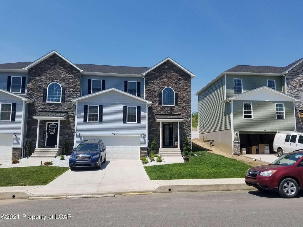32 Maria Dr, Wilkes Barre, PA 18706