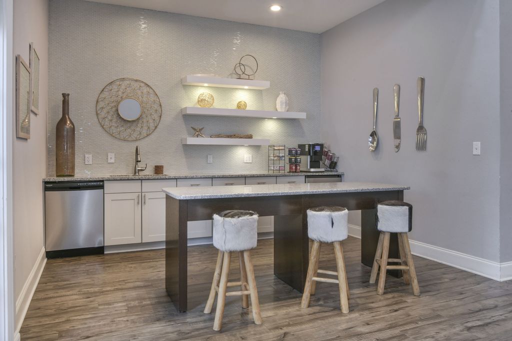 5110 Old Chapel Hill Rd #204, Durham, NC 27707