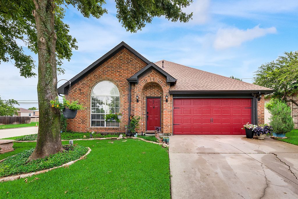 930 Blossomwood Ct, Arlington, TX 76017