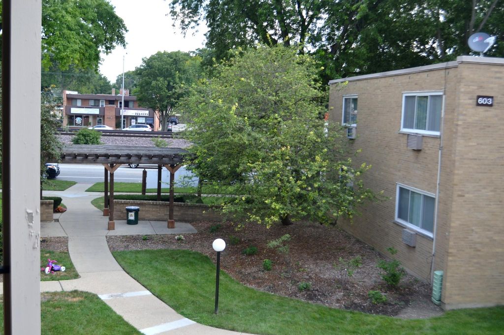601 E Prospect Ave, Mount Prospect, IL 60056