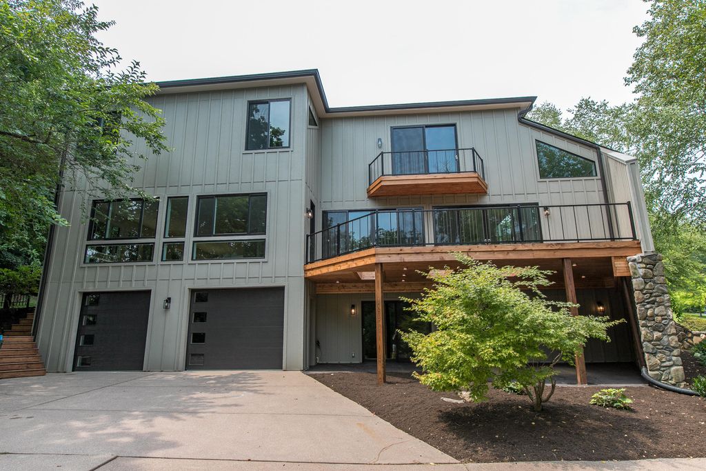 1916 Lakes Edge Dr, Lexington, KY 40502