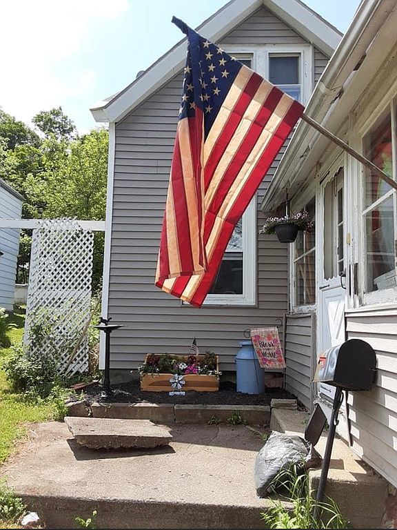 315 Prospect St, Lee, MA 01238