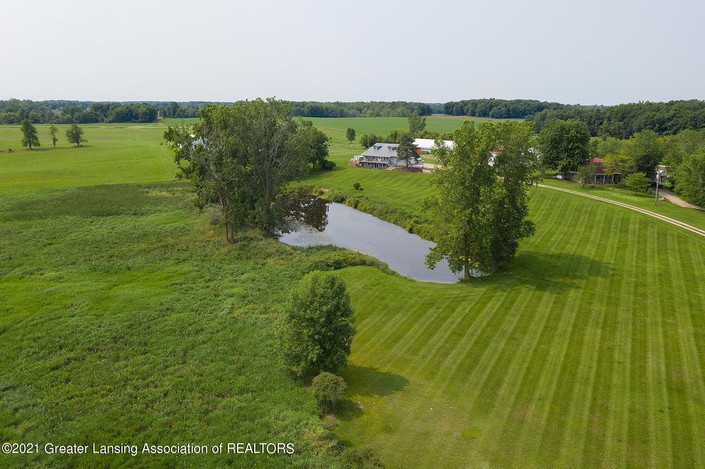 9399 W Chadwick Rd, Dewitt, MI 48820