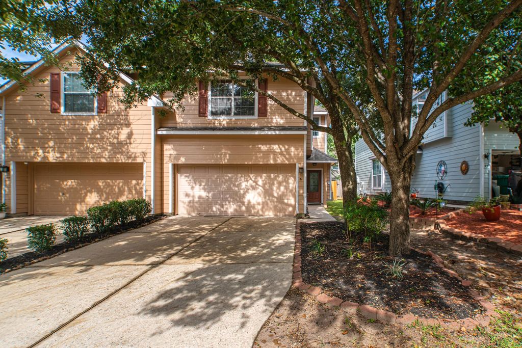 31 Blue Creek Pl, Spring, TX 77382