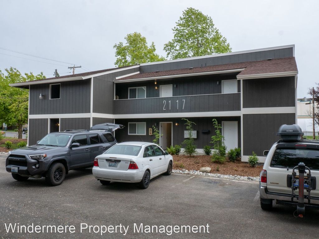 2117 F St #1, Bellingham, WA 98225
