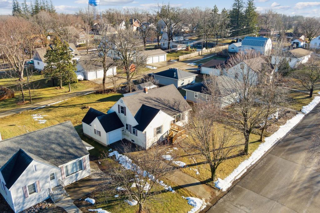605 Spring St, Kenyon, MN 55946