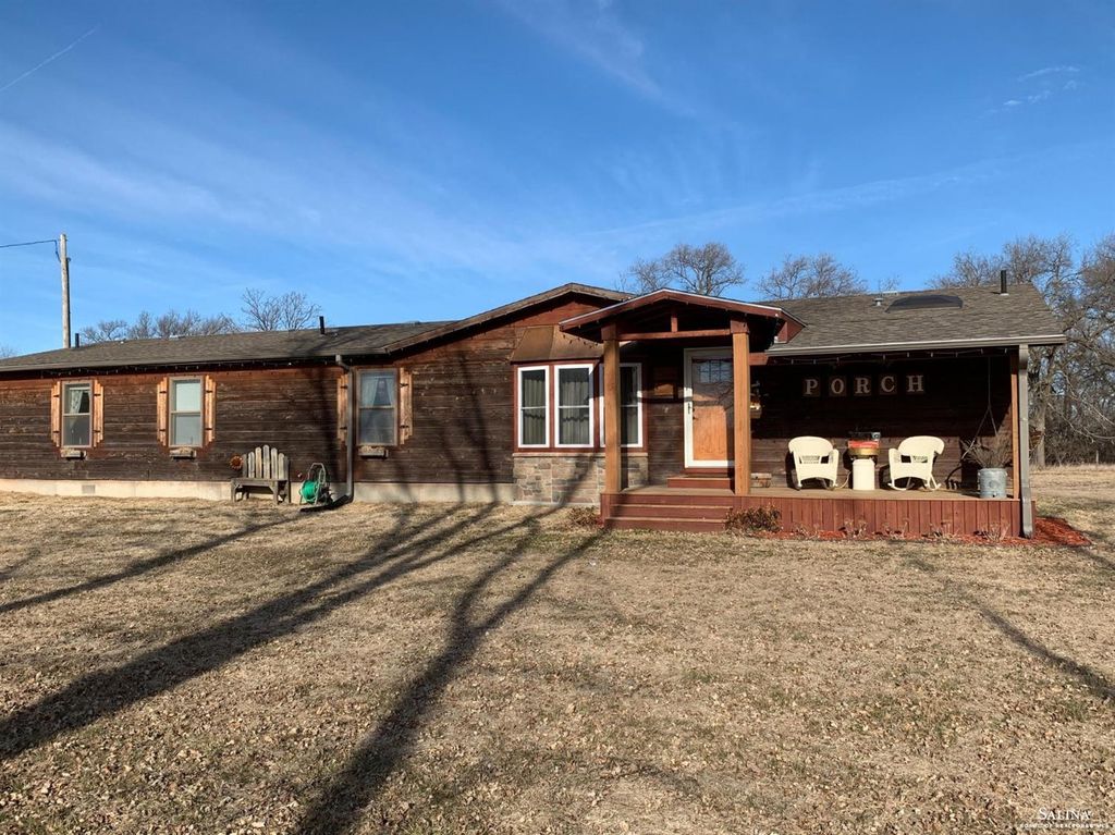 1915 N Donmyer Rd, Solomon, KS 4 Bed, 3 Bath SingleFamily Home 4