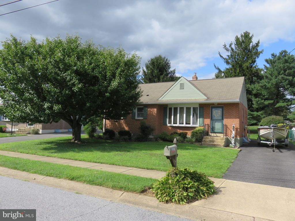 1621 Glenmore Dr, Wilmington, DE 19804