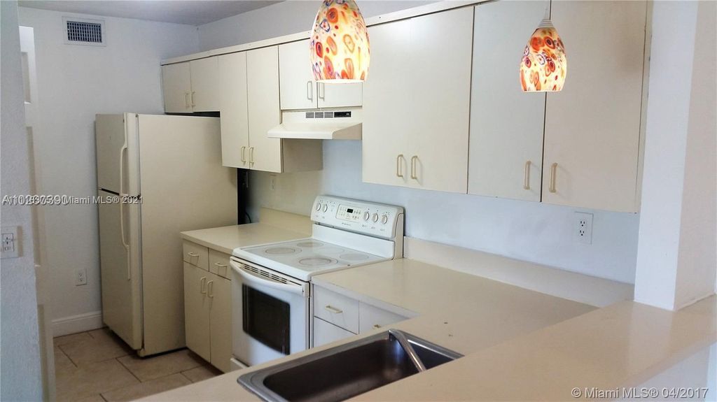 8540 SW 212th St #301, Miami, FL 33189