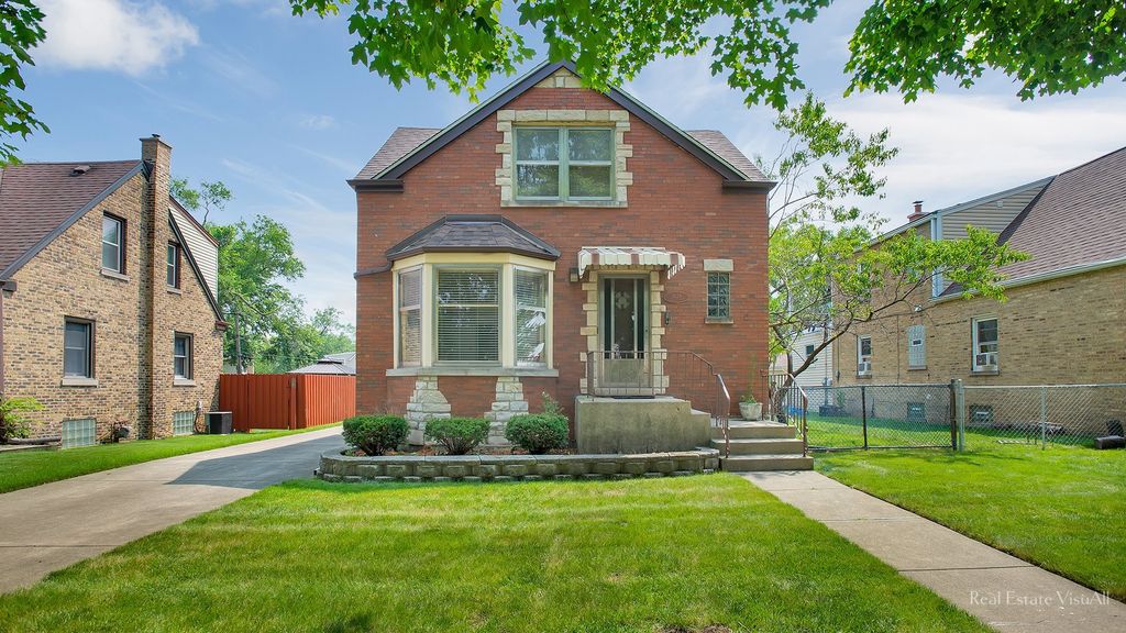 2629 Clarke St, River Grove, IL 60171
